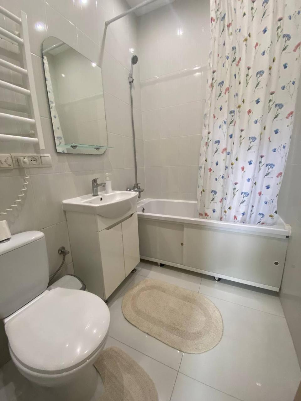 Bright Apartment In The Very Centre Lviv Kültér fotó