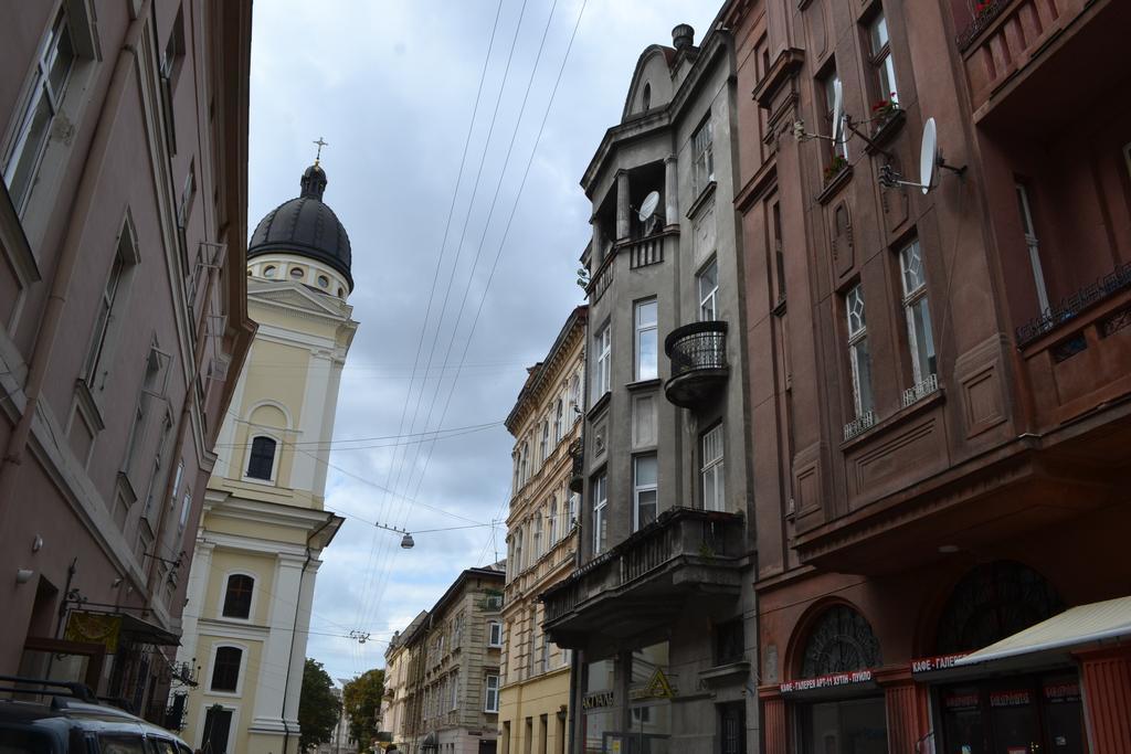 Bright Apartment In The Very Centre Lviv Kültér fotó